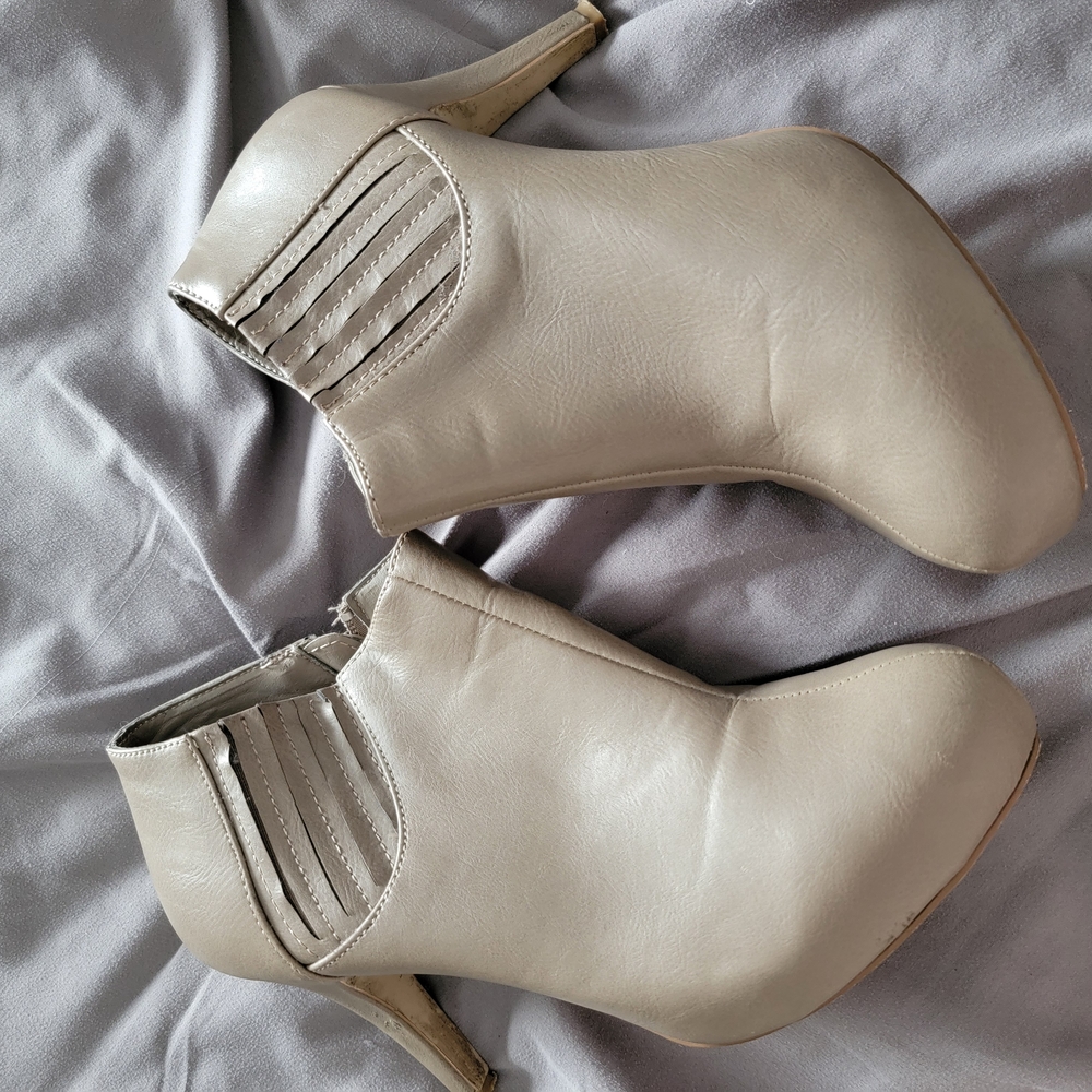 Women's Madden Girl Beige Ankle Boots